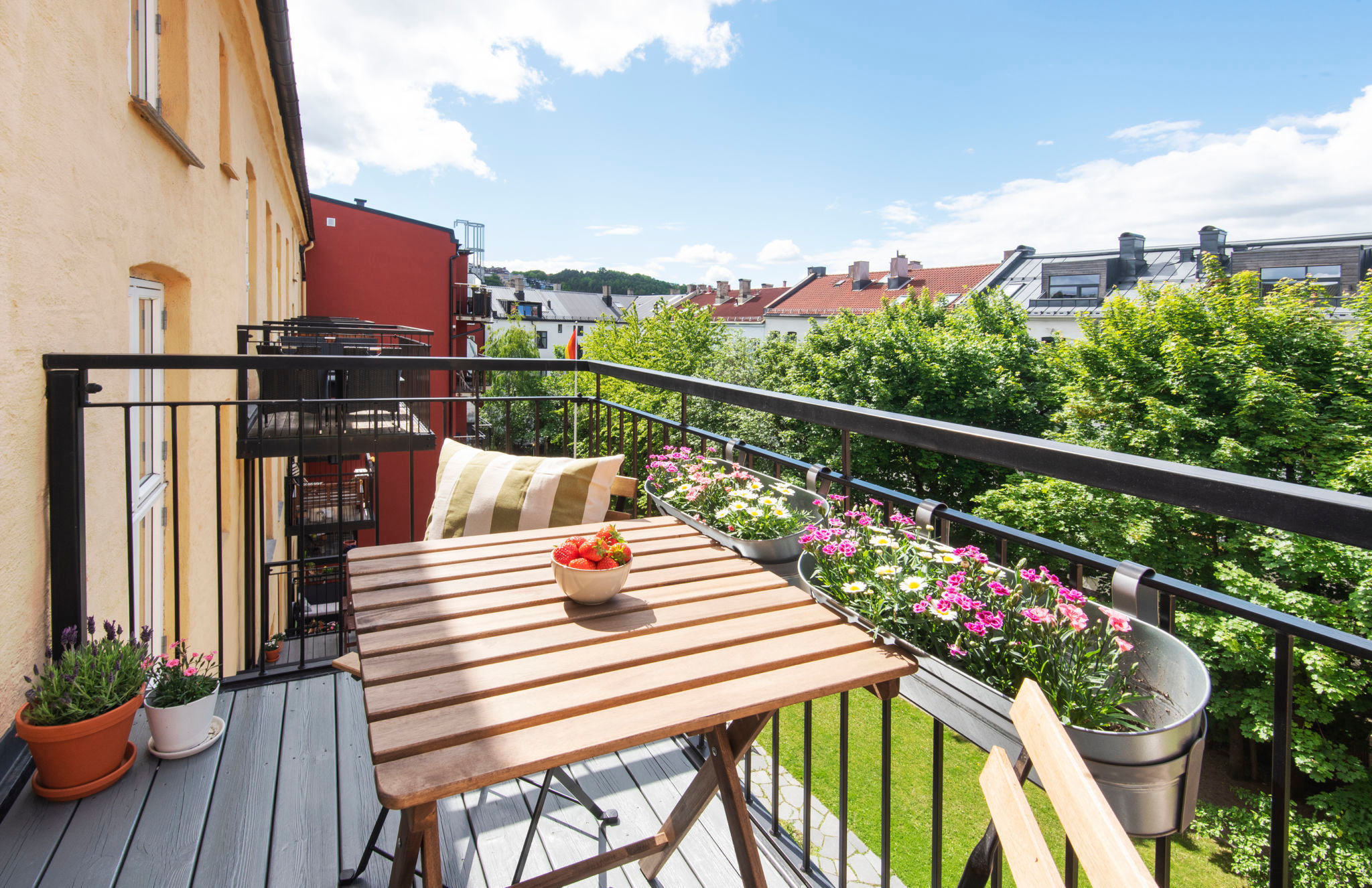 Velkommen til Sveriges gate 15 A på Vålerenga - En flott 3-roms leilighet med vestvendt solrik balkong