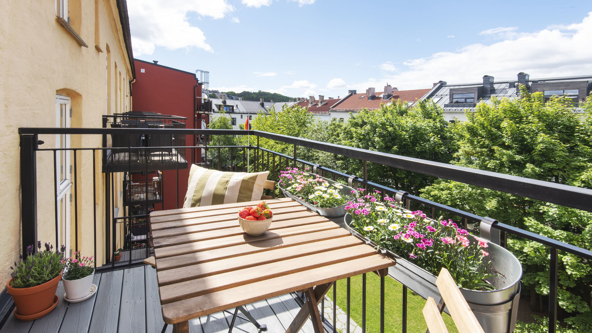 Velkommen til Sveriges gate 15 A på Vålerenga - En flott 3-roms leilighet med vestvendt solrik balkong